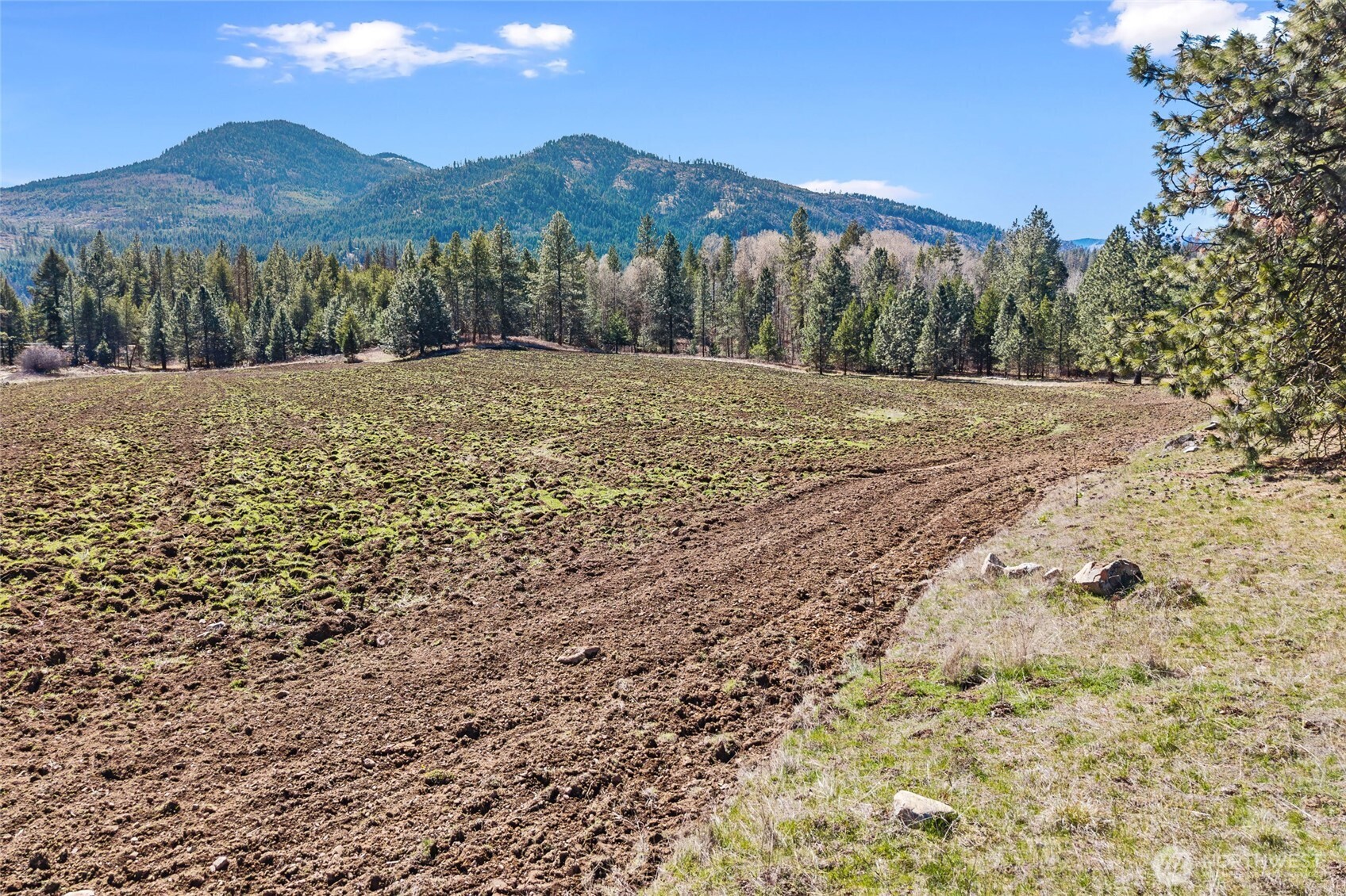 2068 Addy-gifford Road Addy WA 99101