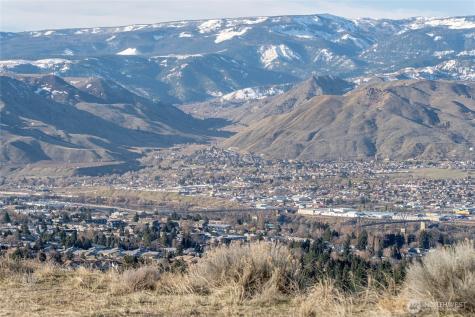 621 Upper Daniels Drive East Wenatchee WA 98802