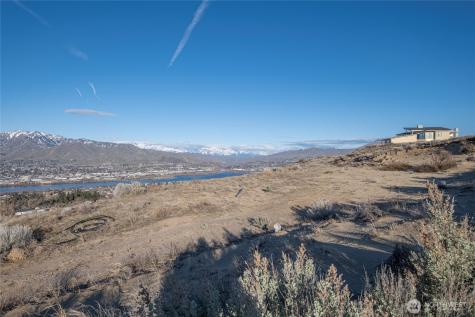 621 Upper Daniels Drive East Wenatchee WA 98802