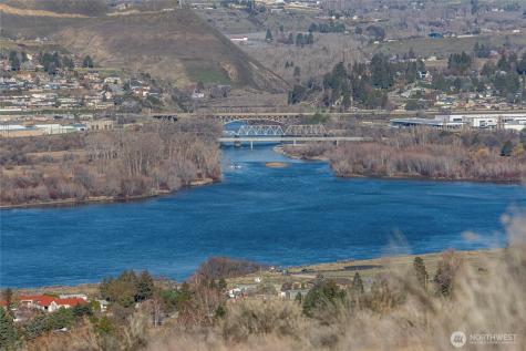 621 Upper Daniels Drive East Wenatchee WA 98802