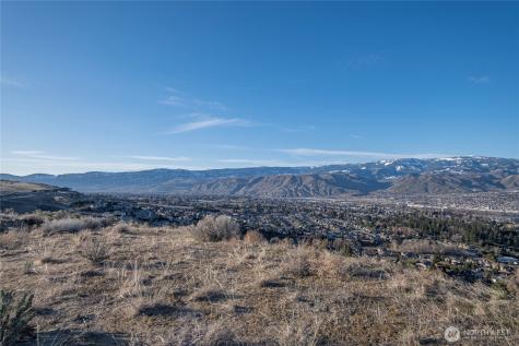 621 Upper Daniels Drive East Wenatchee WA 98802