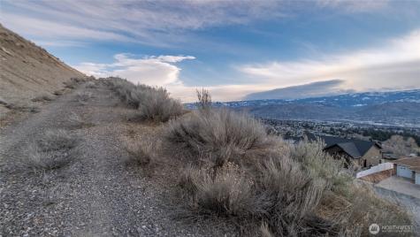 621 Upper Daniels Drive East Wenatchee WA 98802