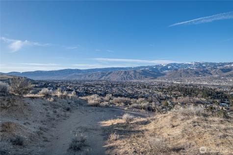621 Upper Daniels Drive East Wenatchee WA 98802