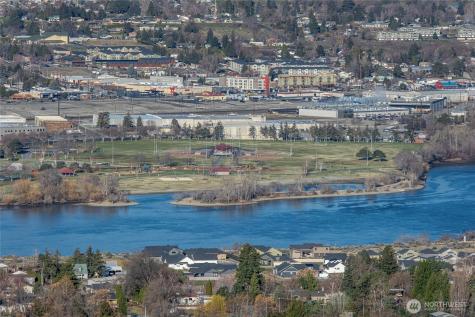 621 Upper Daniels Drive East Wenatchee WA 98802
