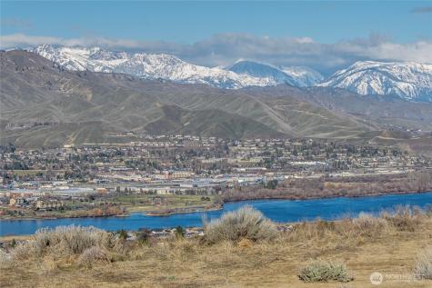 621 Upper Daniels Drive East Wenatchee WA 98802