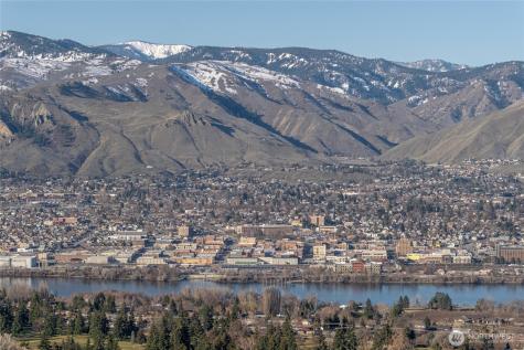 621 Upper Daniels Drive East Wenatchee WA 98802