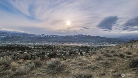 621 Upper Daniels Drive East Wenatchee WA 98802