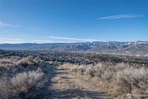 621 Upper Daniels Drive East Wenatchee WA 98802