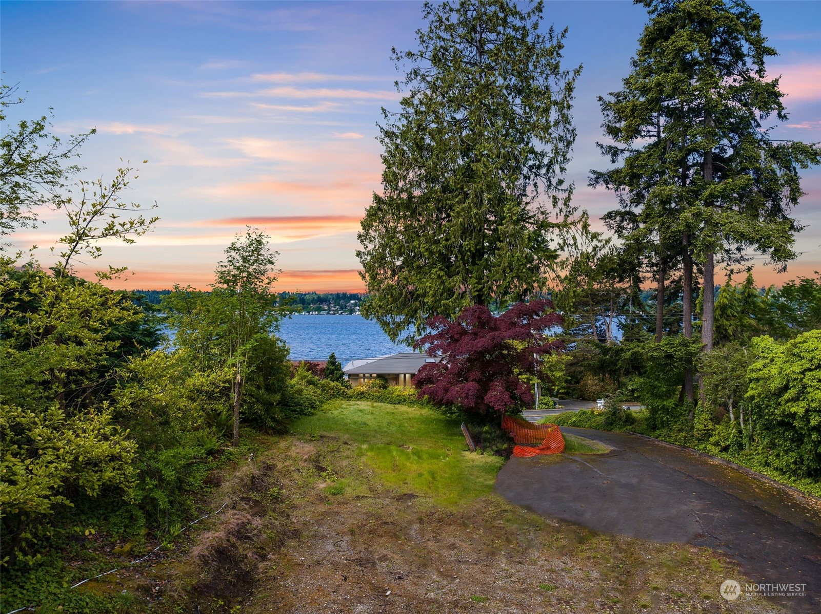 12522 Holmes Point Drive Kirkland WA 98034