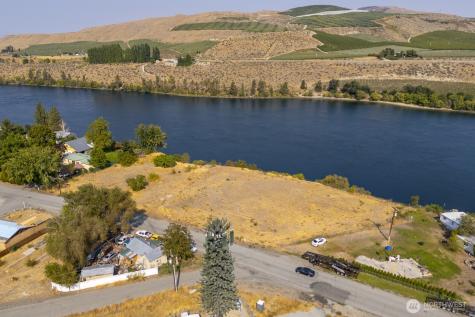 1751 Fairview Avenue Bridgeport WA 98813