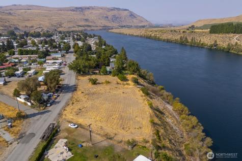 1751 Fairview Avenue Bridgeport WA 98813