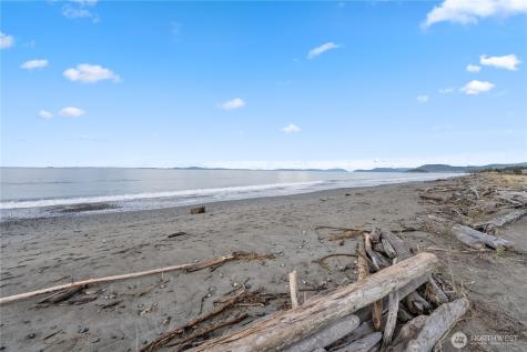 4689 Surfcrest Drive Oak Harbor WA 98277