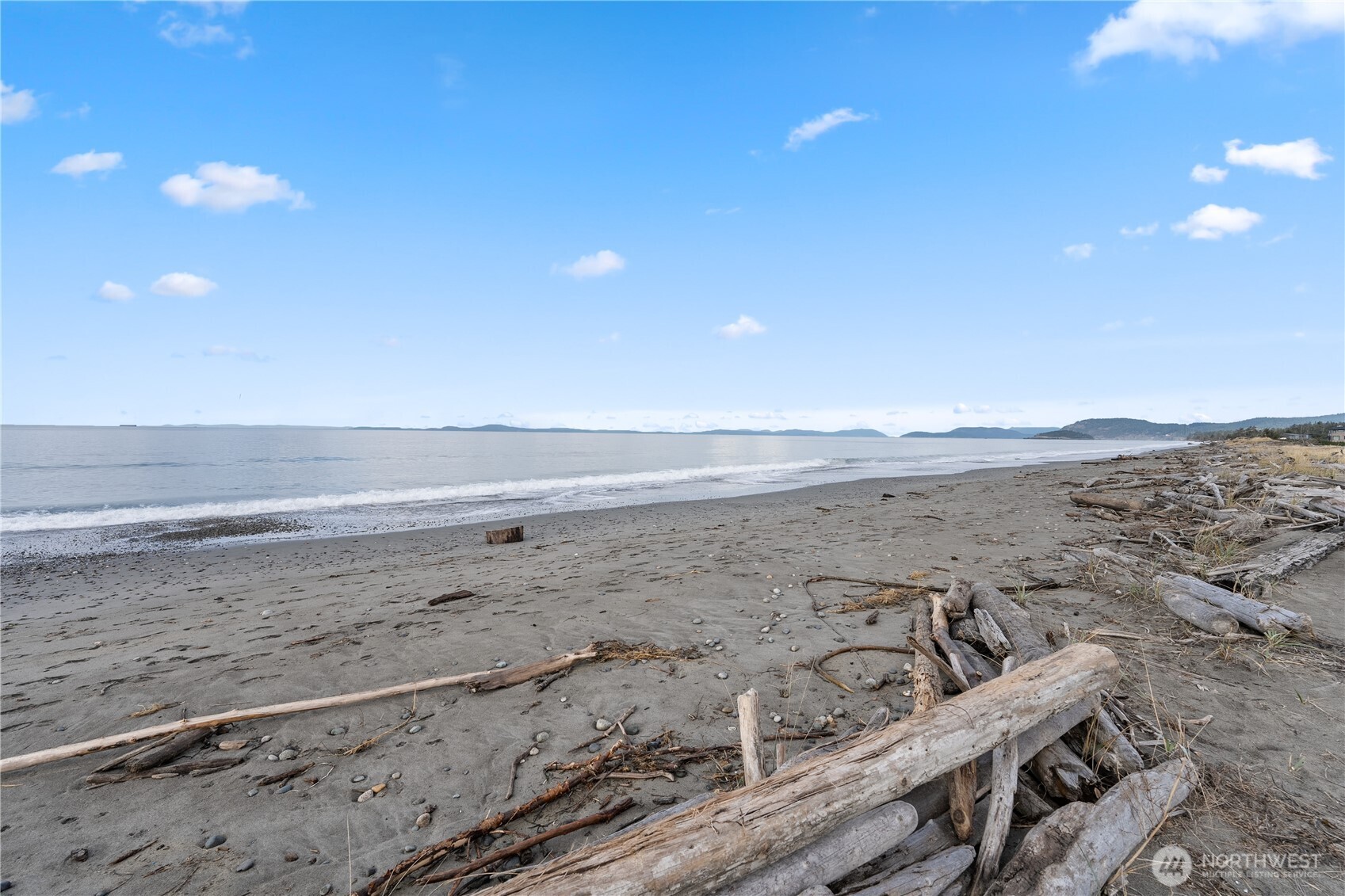4689 Surfcrest Drive Oak Harbor WA 98277