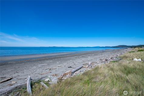 4689 Surfcrest Drive Oak Harbor WA 98277