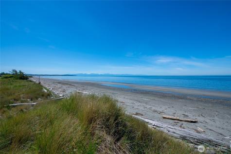 4689 Surfcrest Drive Oak Harbor WA 98277