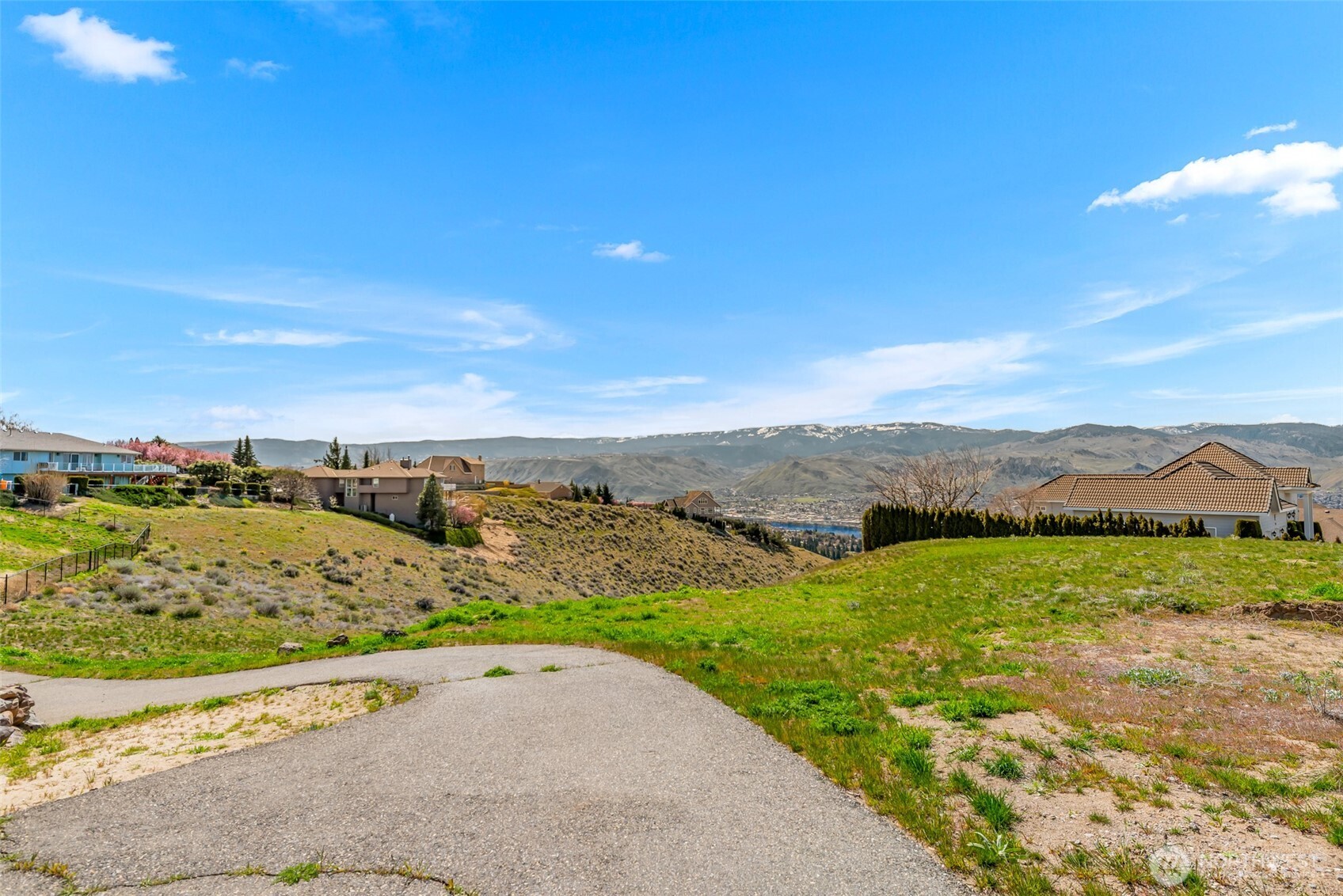 2450 Twin Peaks View East Wenatchee WA 98802