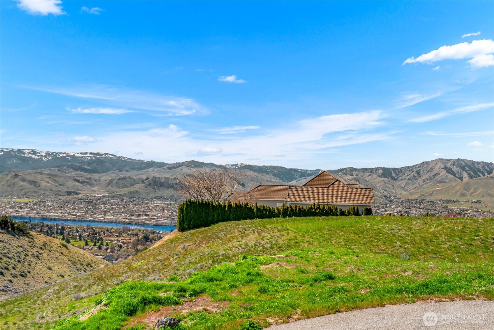 2450 Twin Peaks View East Wenatchee WA 98802