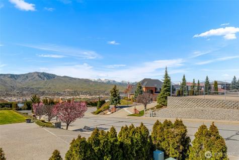 2450 Twin Peaks View East Wenatchee WA 98802
