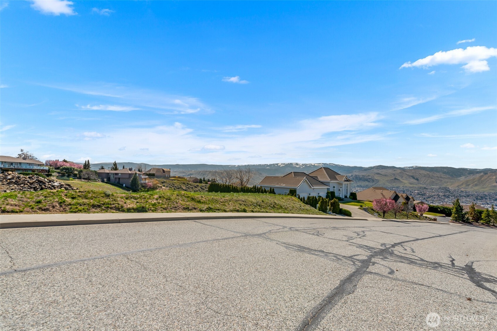 2450 Twin Peaks View East Wenatchee WA 98802
