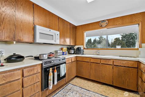 2416 NE 16th Street Renton WA 98056