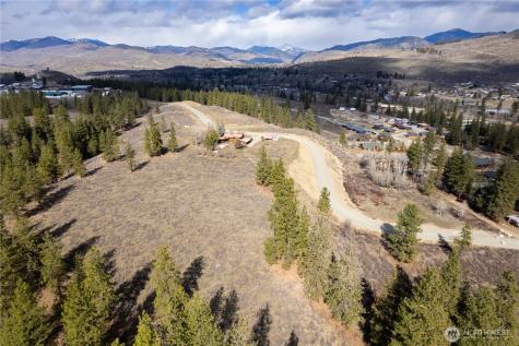 40 Rabbit House Road Winthrop WA 98862