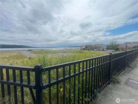 945 SE Pioneer Way Oak Harbor WA 98277