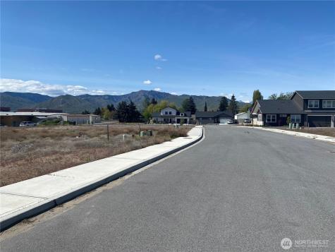 128 Harold Street NE East Wenatchee WA 98802