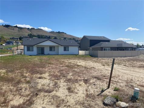 129 Harold Street NE East Wenatchee WA 98802