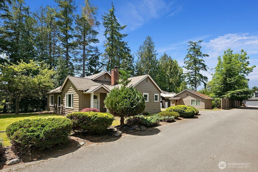 1564 Serpentine Place Shoreline WA 98155