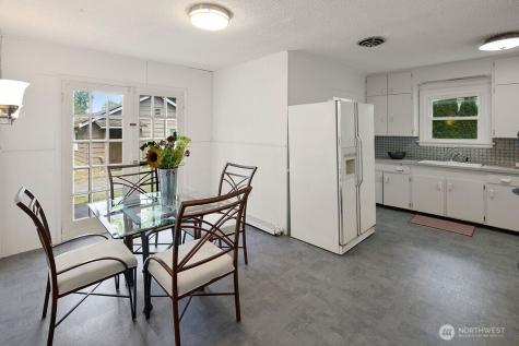 1564 Serpentine Place Shoreline WA 98155
