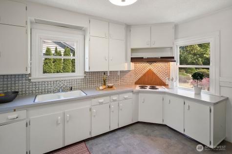 1564 Serpentine Place Shoreline WA 98155