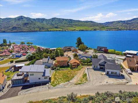 211 Riviera Drive Chelan WA 98816
