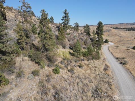 19 Meadowlark Road Oroville WA 98844