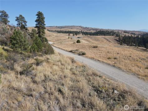 19 Meadowlark Road Oroville WA 98844