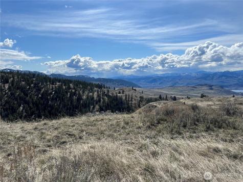 19 Meadowlark Road Oroville WA 98844