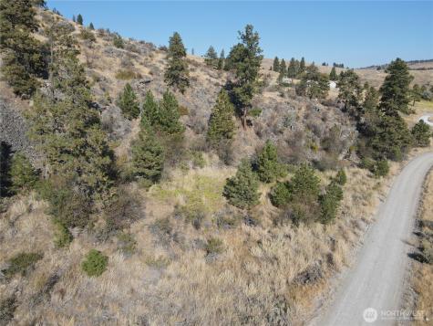 19 Meadowlark Road Oroville WA 98844