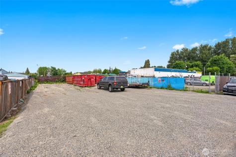 118 12th Street SE Puyallup WA 98372