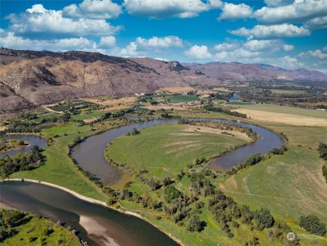 1640 Highway 7 Oroville WA 98844