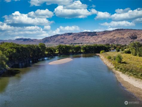 1640 Highway 7 Oroville WA 98844