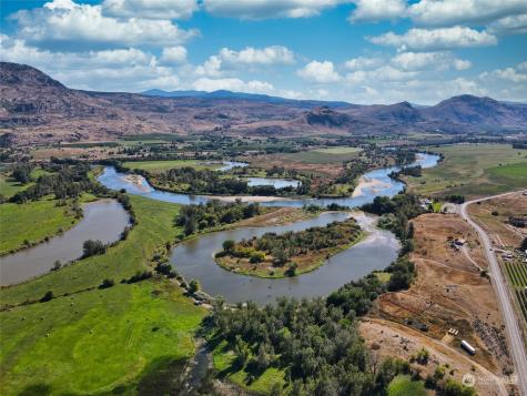 1640 Highway 7 Oroville WA 98844