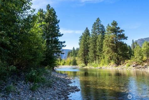 15 Deer Run Loop Road Mazama WA 98833
