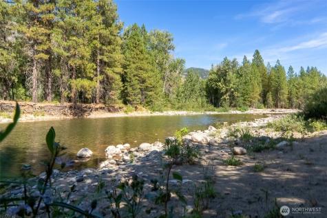 15 Deer Run Loop Road Mazama WA 98833
