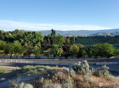 844 N Manchester Place East Wenatchee WA 98802