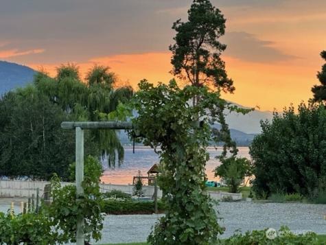 17 Oro Beach Lane Oroville WA 98844