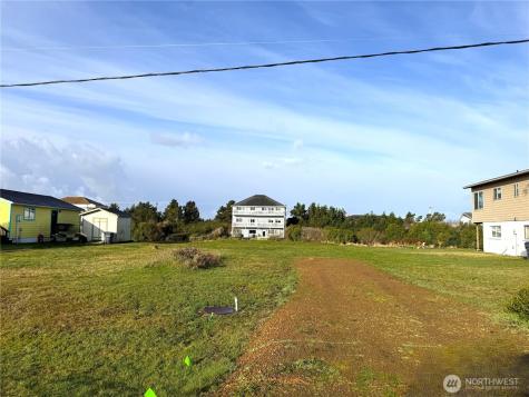 555 Canal Drive NE Ocean Shores WA 98569