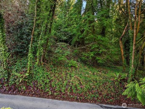 43 Fernbrook Drive Mercer Island WA 98040