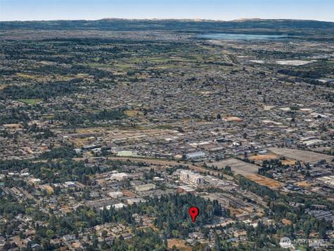518 15th Avenue Puyallup WA 98372