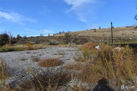 685 Loomis Oroville Road Tonasket WA 98855