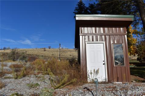 685 Loomis Oroville Road Tonasket WA 98855