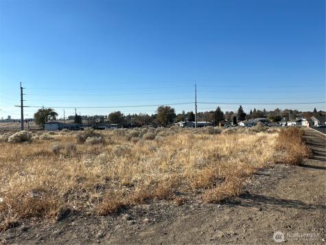 96 W Central Drive Moses Lake WA 98837